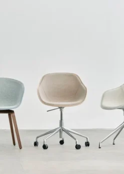 About a Chair AAC52 Forsidepolstret, sort skal fra Hay