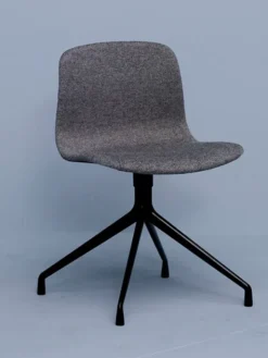 About a Chair AAC11 fra Hay
