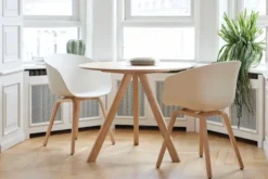 About a Chair AAC22 fra Hay