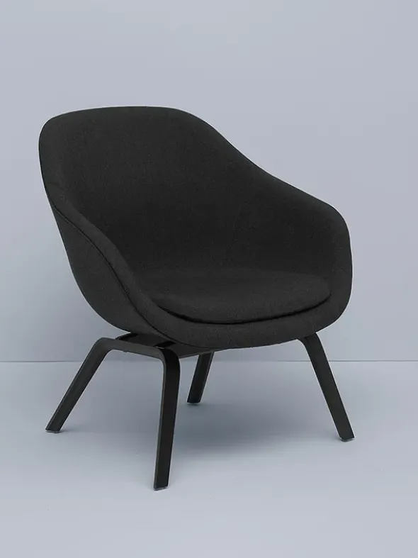 About a Lounge Chair low AAL83 fra Hay
