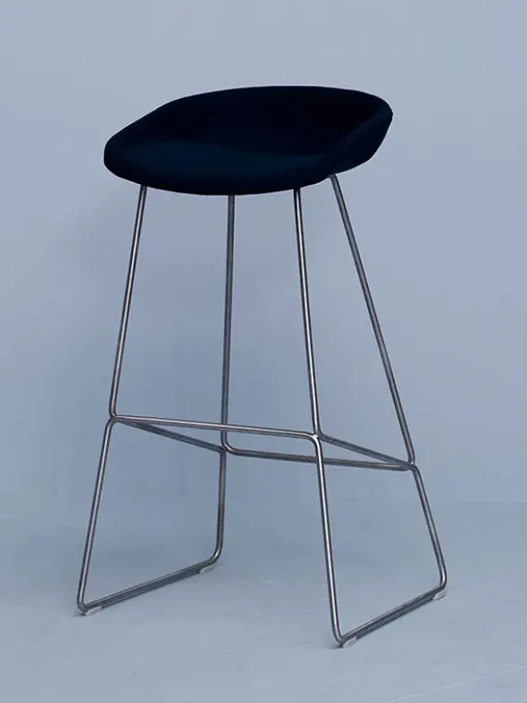 About a Stool AAS39 fra Hay