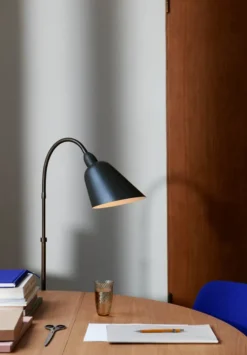 AJ7 Bellevue gulvlampe af Arne Jacobsen