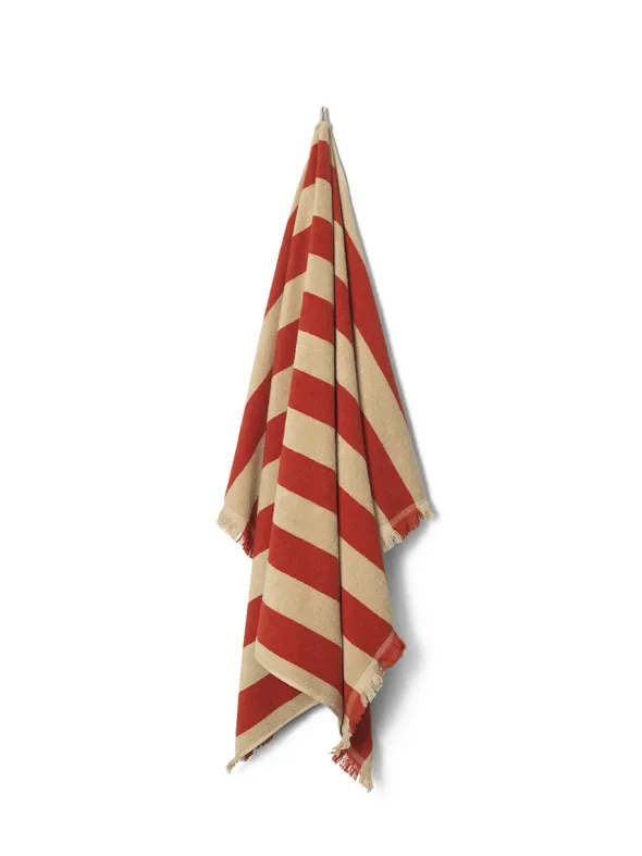 Alee Beach Towel, light camel/red fra Ferm Living