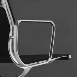 Aluminium Chair EA 117 Kontorstol, sort læder fra Vitra