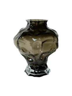 Ammonit Vase, new smoke fra Hein Studio