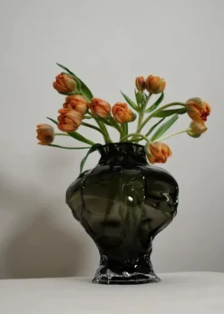 Ammonit Vase, new smoke fra Hein Studio