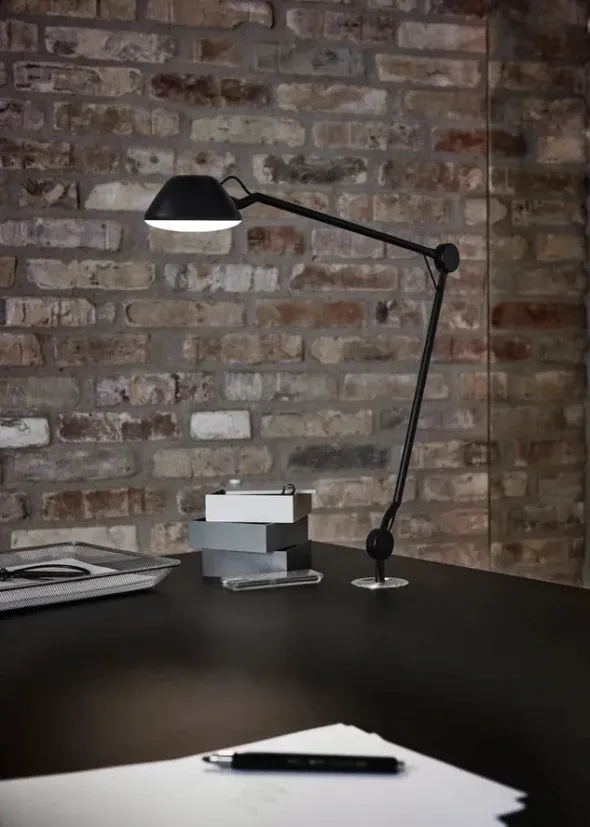 AQ01 bordlampe fra Fritz Hansen