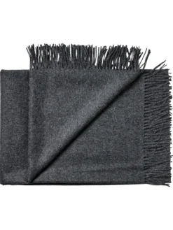 Arequipa Plaid, dark grey fra Silkeborg Uldspinderi
