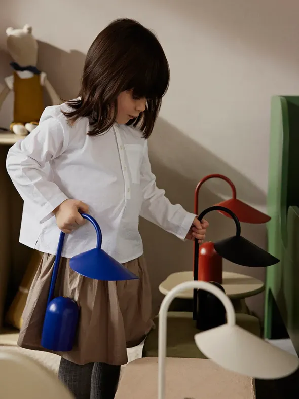 Arum Portable Bordlampe fra Ferm Living