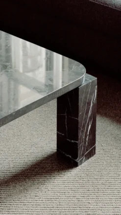 Atlas Sofabord 600x600, Costa Black Marble fra New Works