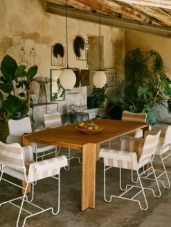 Atmosfera Dining Table fra GUBI