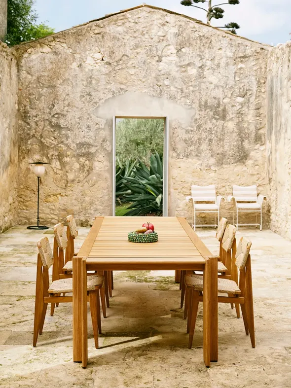 Atmosfera Dining Table fra GUBI