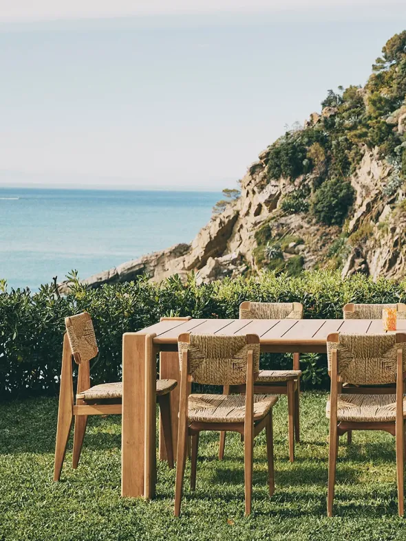 Atmosfera Dining Table fra GUBI