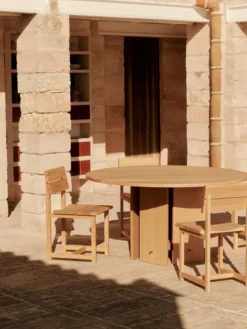Aukko Dining Table Ø140 fra Ferm Living