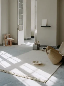 Awakened Mind Tæppe, white fra Linie Design