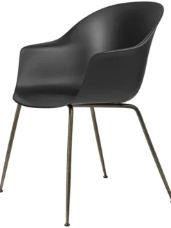 Bat spisebordsstol, conic base fra GUBI