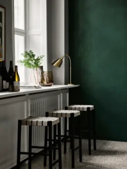 Betty barstol TK7 fra &Tradition
