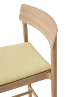 Betty TK17 Bar Chair fra &Tradition