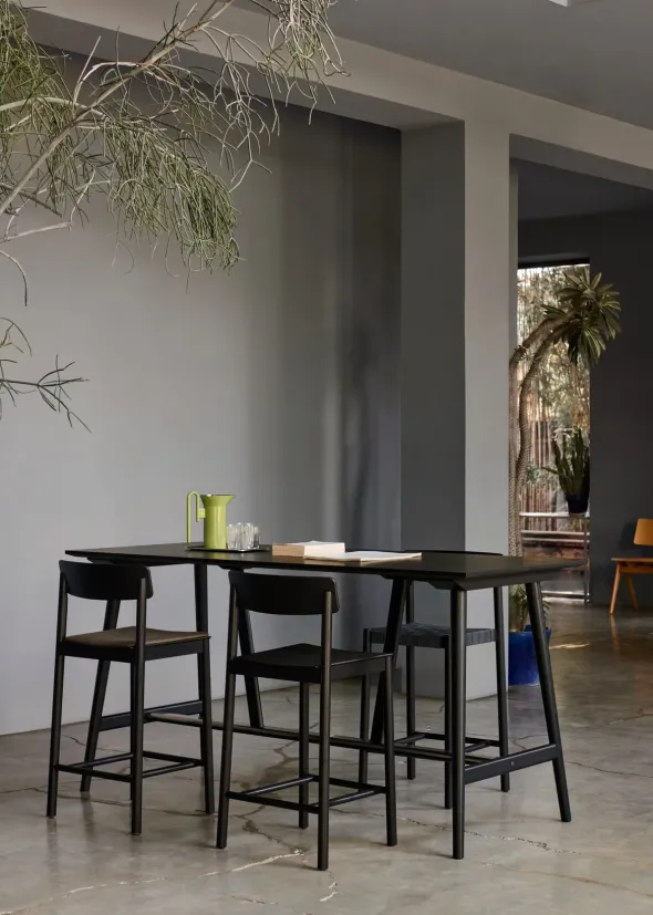 Betty TK13 Counter barstol fra &Tradition
