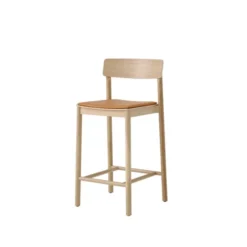 Betty TK14 counterstol med polster fra &Tradition