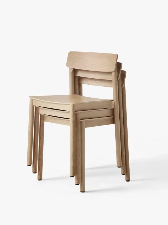 Betty TK2 Spisestol fra &Tradition