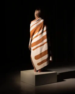 Brush Plaid, tan/milk fra raawii