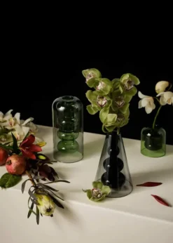 Bump Vase Cone Black fra Tom Dixon