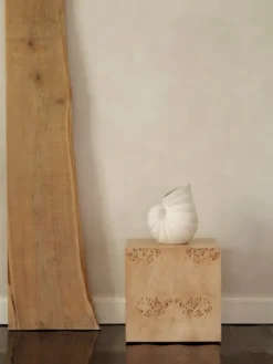Burl Cube Side Table fra Ferm Living