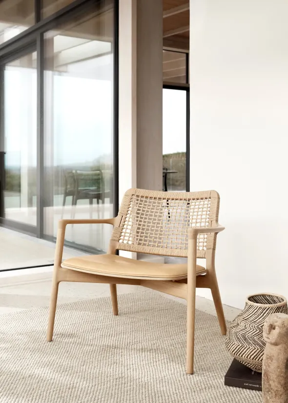 Cabin loungestol, light oak/camel fra Vipp