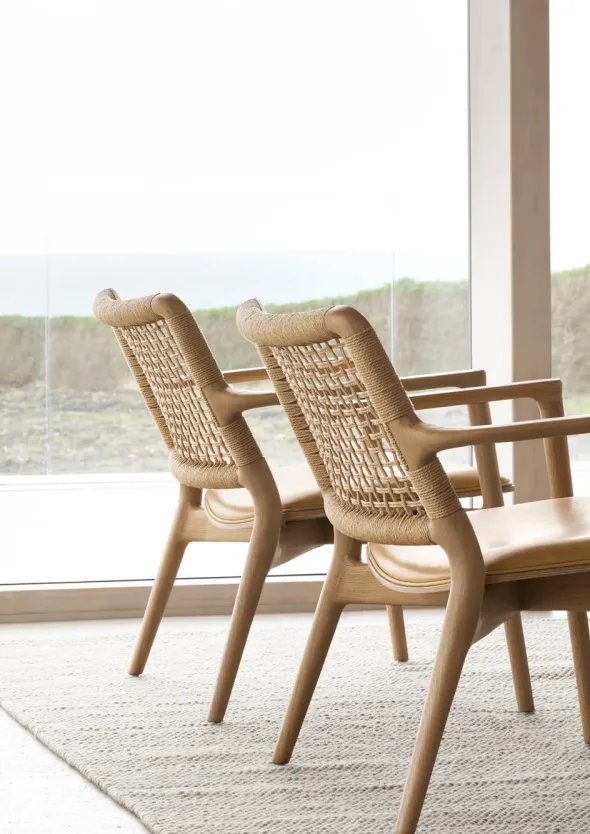 Cabin loungestol, light oak/camel fra Vipp