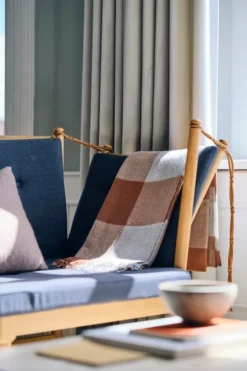 Caracas Plaid, rosewood fra Silkeborg Uldspinderi