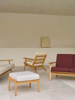 CH290F skammel af Hans J. Wegner