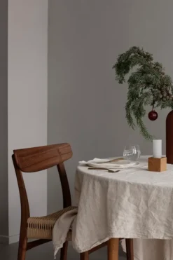 CH23 Spisestol, valnød olie af Hans J. Wegner