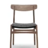 CH23 Spisestol, valnød olie med sort flet af Hans J. Wegner