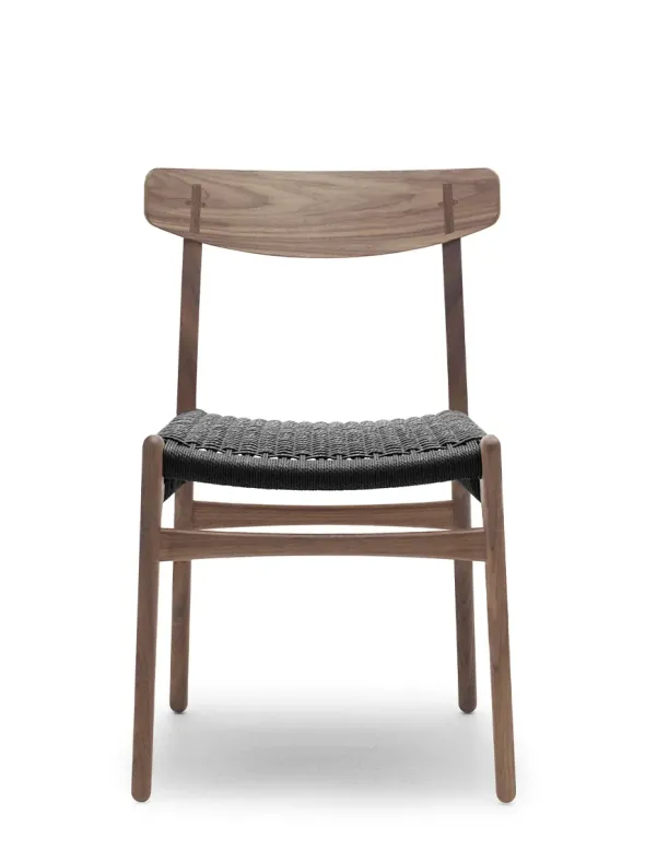 CH23 Spisestol, valnød olie med sort flet af Hans J. Wegner