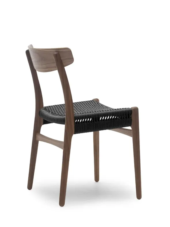 CH23 Spisestol, valnød olie med sort flet af Hans J. Wegner
