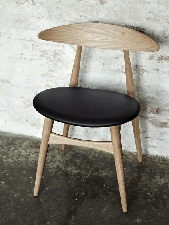 CH33 Stol, sæbebehandlet eg/sort læder af Hans J. Wegner