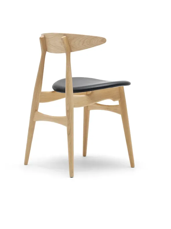 CH33 Stol, sæbebehandlet eg/sort læder af Hans J. Wegner
