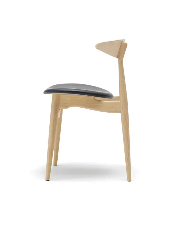CH33 Stol, sæbebehandlet eg/sort læder af Hans J. Wegner