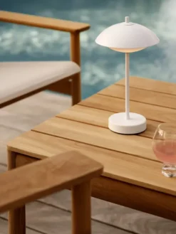 Clam Portable Lamp fra Fritz Hansen