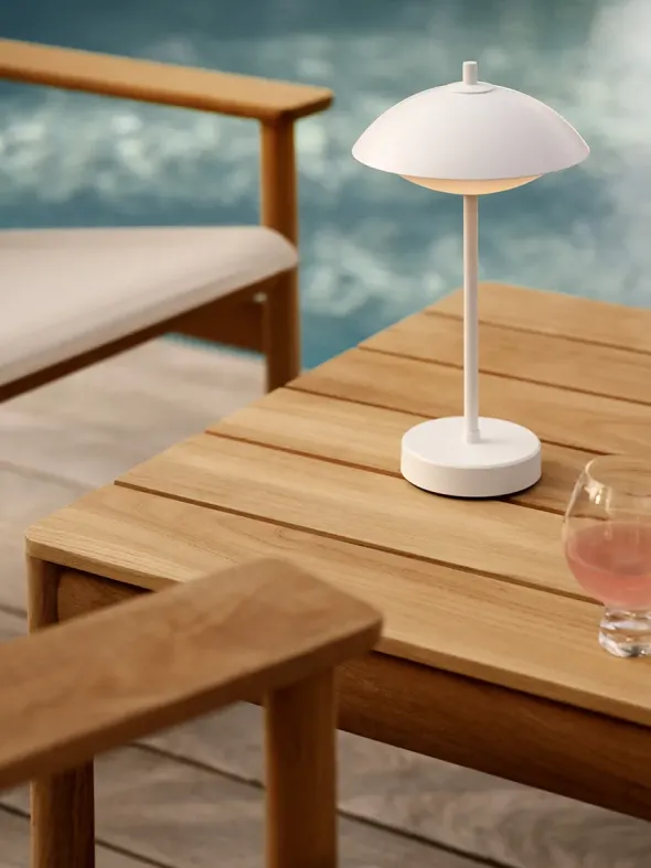Clam Portable Lamp fra Fritz Hansen