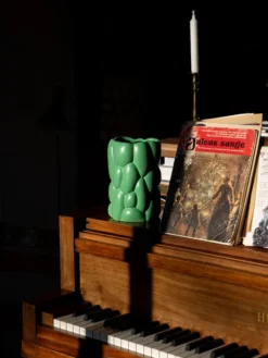 Cloud Vase, sloe green fra raawii