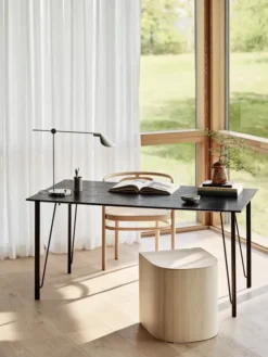CM210 Taburet, fyrretræ af Cecilie Manz