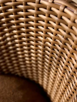 Coast Loungestol med. Swivel, sand fra Cane-line
