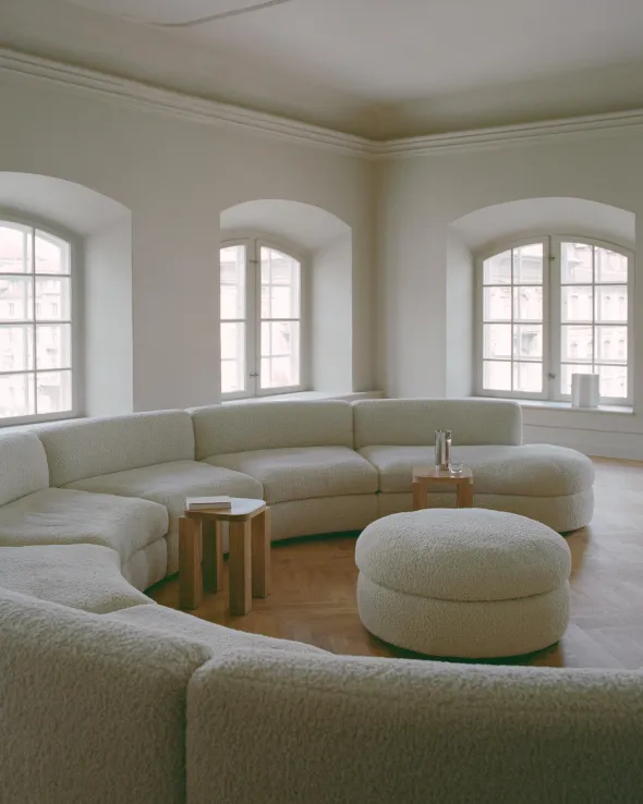 Coda sofa, configuration 8 Dark Zink fra New Works