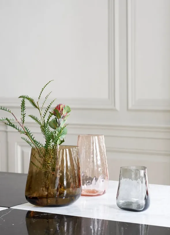 Collect Crafted Glass Vases fra &Tradition