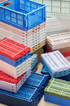 Colour crate M, electric blue fra Hay