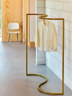 Colour Rack S-Shape fra Hay