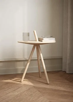Come Here Side Table fra Woud