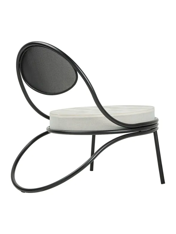 Copacabana Lounge Chair, black semi matt fra GUBI